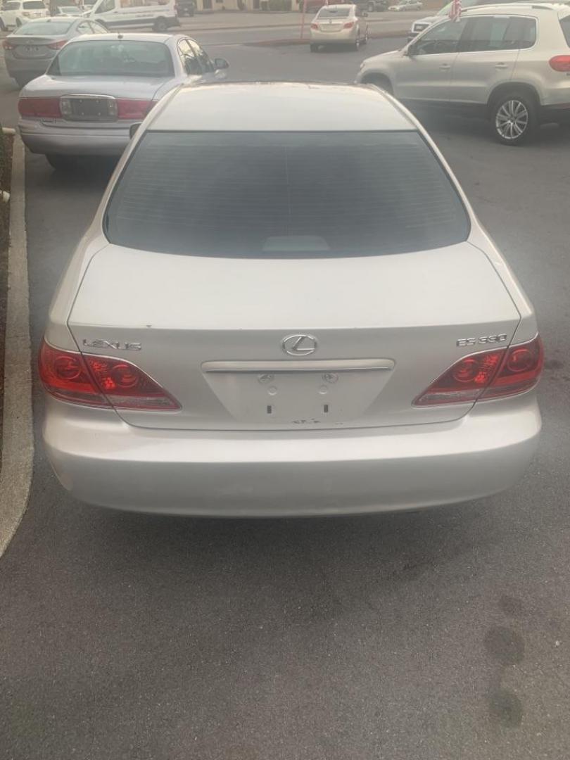 2005 SILVER LEXUS ES 330 (JTHBA30G255) with an 3.3L engine, Automatic transmission, located at 2514 Williamson Rd NE, Roanoke, VA, 24012, (540) 265-7770, 37.294636, -79.936249 - Photo#4