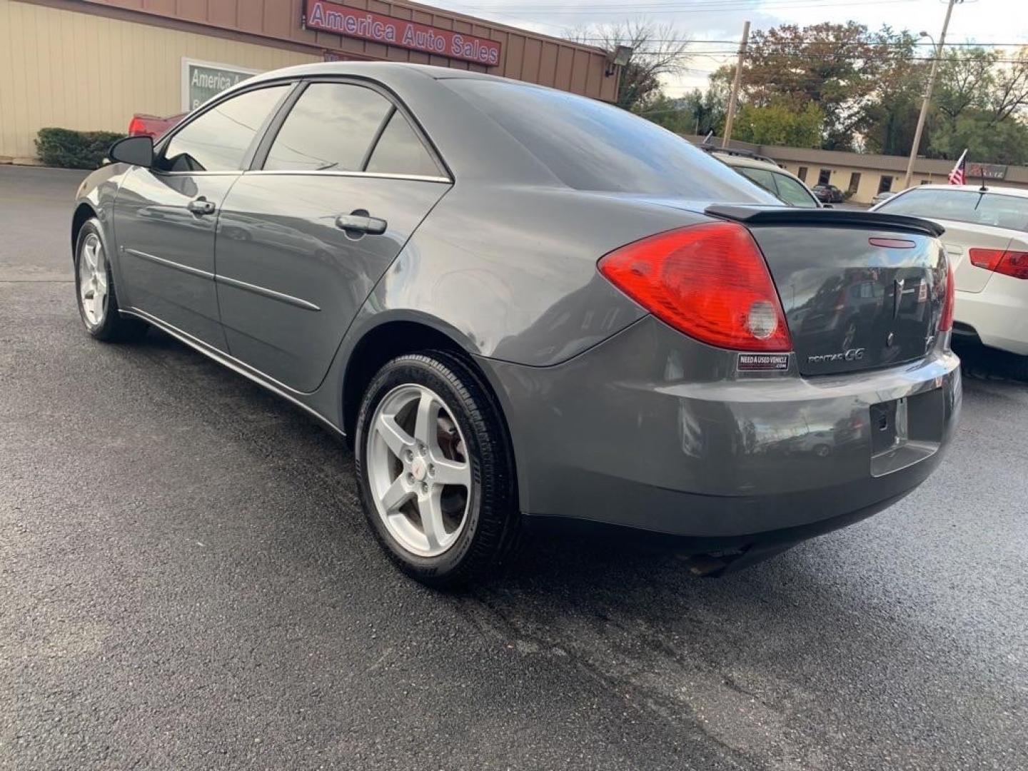 2007 GRAY PONTIAC G6 BASE (1G2ZG58N974) with an 3.5L engine, Automatic transmission, located at 2514 Williamson Rd NE, Roanoke, VA, 24012, (540) 265-7770, 37.294636, -79.936249 - Photo#3