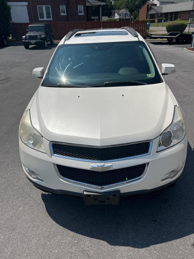 2011 WHITE CHEVROLET TRAVERSE LT (1GNKVGED0BJ) with an 3.6L engine, Automatic transmission, located at 2514 Williamson Rd NE, Roanoke, VA, 24012, (540) 265-7770, 37.294636, -79.936249 - Photo#10