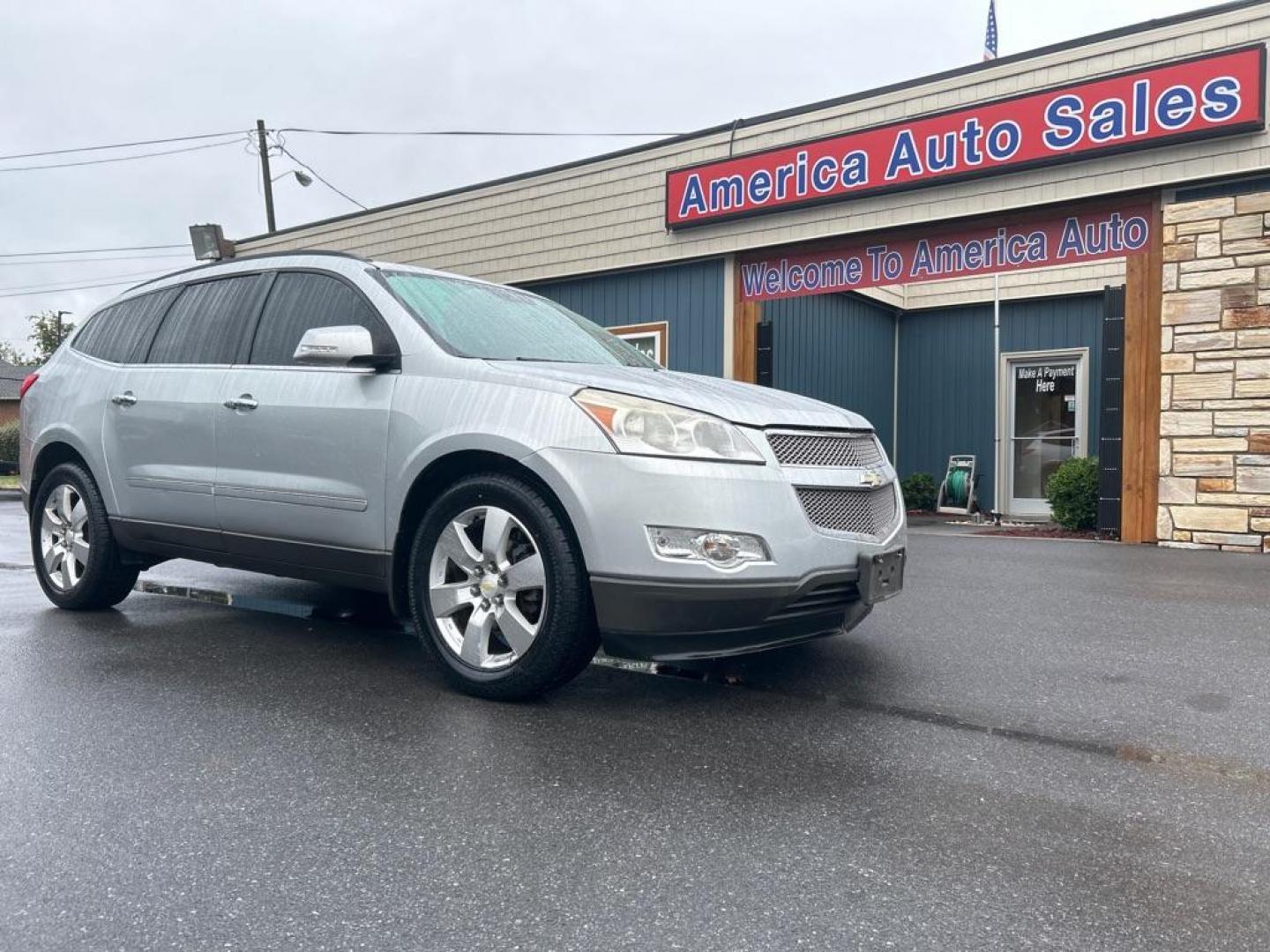 2012 SILVER CHEVROLET TRAVERSE LTZ (1GNKVLED0CJ) with an 3.6L engine, Automatic transmission, located at 2514 Williamson Rd NE, Roanoke, VA, 24012, (540) 265-7770, 37.294636, -79.936249 - NO CREDIT CHECK FINANCING WITH ONLY $2300 DOWN PAYMENT!!!! Check out our website www.needausedvehicle.com for our No Credit Check/ In House Financing options!! No Credit Check Available!!! In House Financing Available!!! All Clean Title Vehicles (no Salvaged or flooded vehicles ever on our lot)! - Photo#0