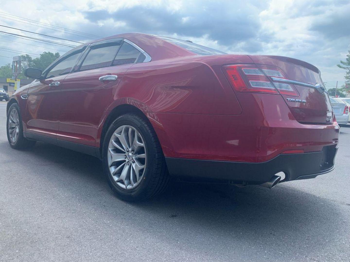 2013 MAROON FORD TAURUS LIMITED (1FAHP2F88DG) with an 3.5L engine, Automatic transmission, located at 2514 Williamson Rd NE, Roanoke, VA, 24012, (540) 265-7770, 37.294636, -79.936249 - Photo#1