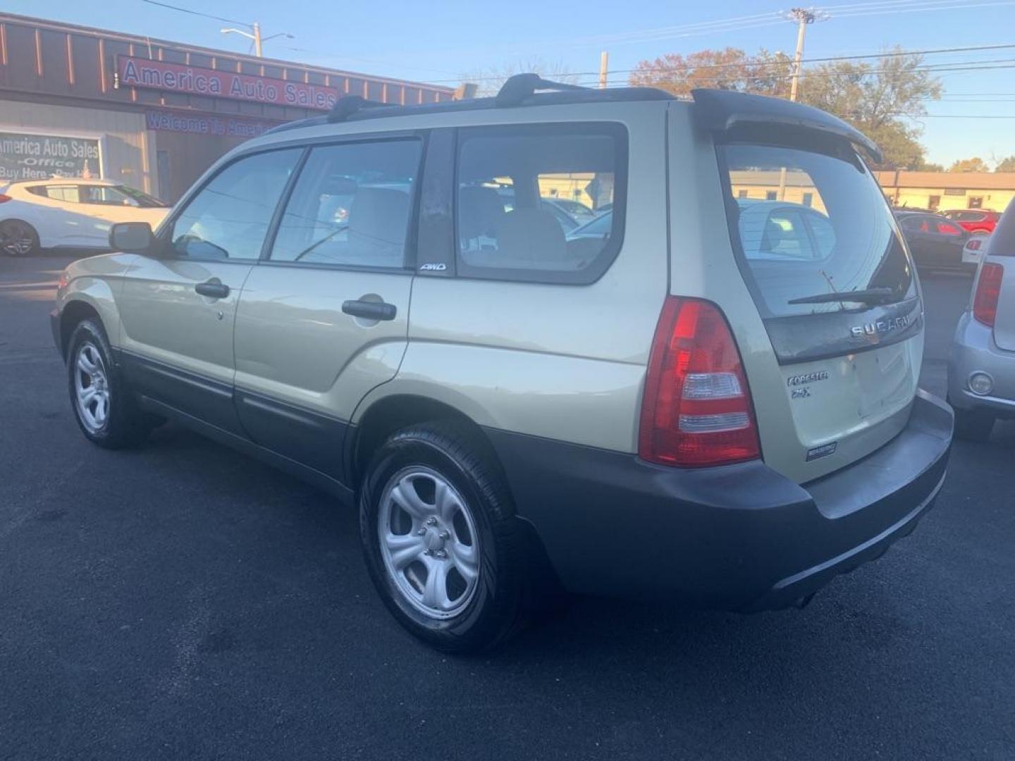 2004 GOLD SUBARU FORESTER 2.5X (JF1SG63664H) with an 2.5L engine, Automatic transmission, located at 2514 Williamson Rd NE, Roanoke, VA, 24012, (540) 265-7770, 37.294636, -79.936249 - Photo#3