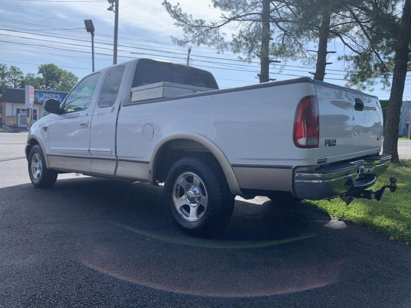 1999 WHITE FORD F150 (1FTRX17L6XK) with an 5.4L engine, Automatic transmission, located at 2514 Williamson Rd NE, Roanoke, VA, 24012, (540) 265-7770, 37.294636, -79.936249 - Photo#1