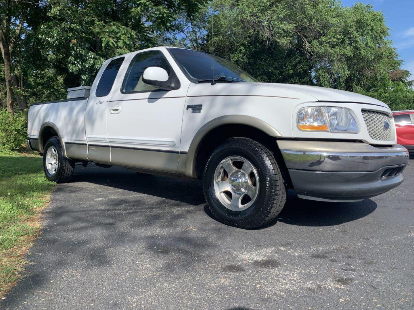 1999 WHITE FORD F150 (1FTRX17L6XK) with an 5.4L engine, Automatic transmission, located at 2514 Williamson Rd NE, Roanoke, VA, 24012, (540) 265-7770, 37.294636, -79.936249 - Photo#0