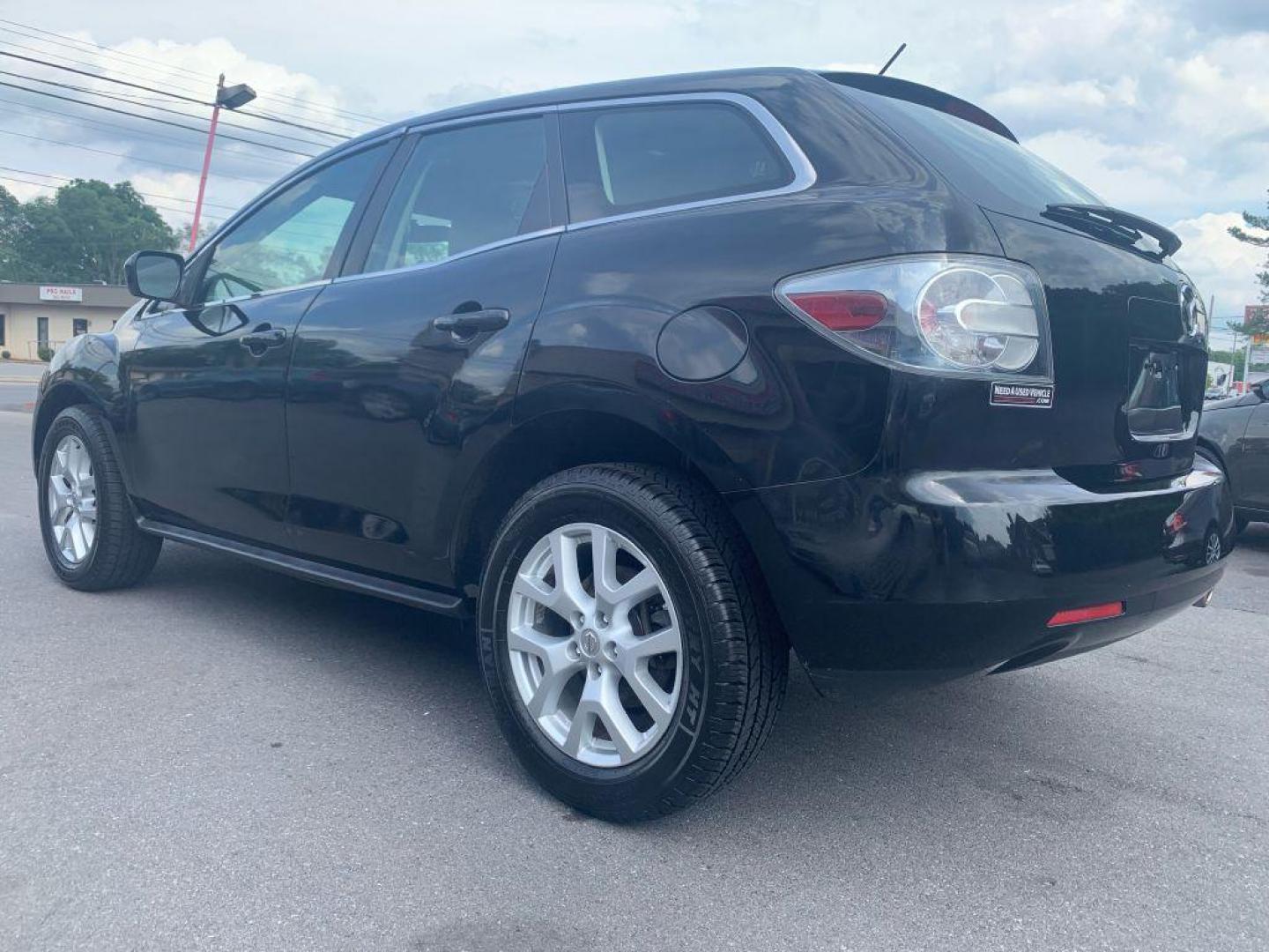 2010 BLACK MAZDA CX-7 (JM3ER2WM1A0) with an 2.5L engine, Automatic transmission, located at 2514 Williamson Rd NE, Roanoke, VA, 24012, (540) 265-7770, 37.294636, -79.936249 - NO CREDIT CHECK FINANCING WITH ONLY $1900 DOWN PAYMENT!!!! Check out our website www.needausedvehicle.com for our No Credit Check/ In House Financing options!! No Credit Check Available!!! In House Financing Available!!! All Clean Title Vehicles (no Salvaged or flooded vehicles ever on our lot)! - Photo#1