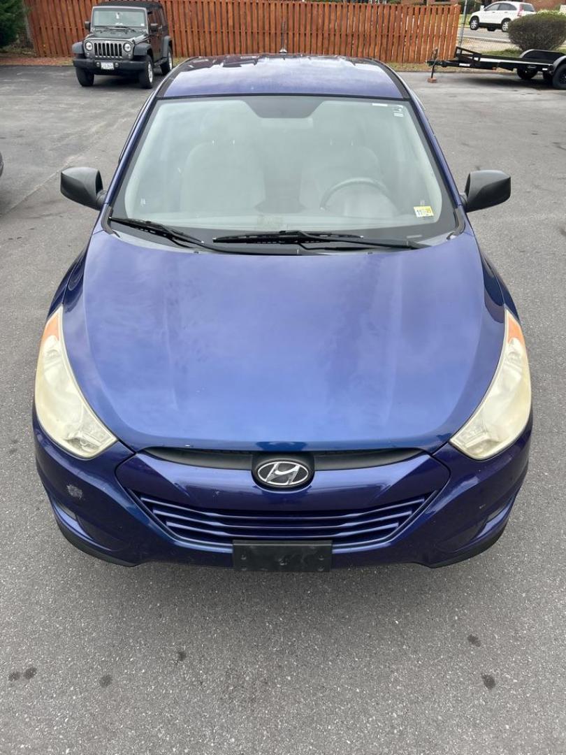 2010 BLUE HYUNDAI TUCSON GLS (KM8JT3AC6AU) with an 2.4L engine, Automatic transmission, located at 2514 Williamson Rd NE, Roanoke, VA, 24012, (540) 265-7770, 37.294636, -79.936249 - Photo#1