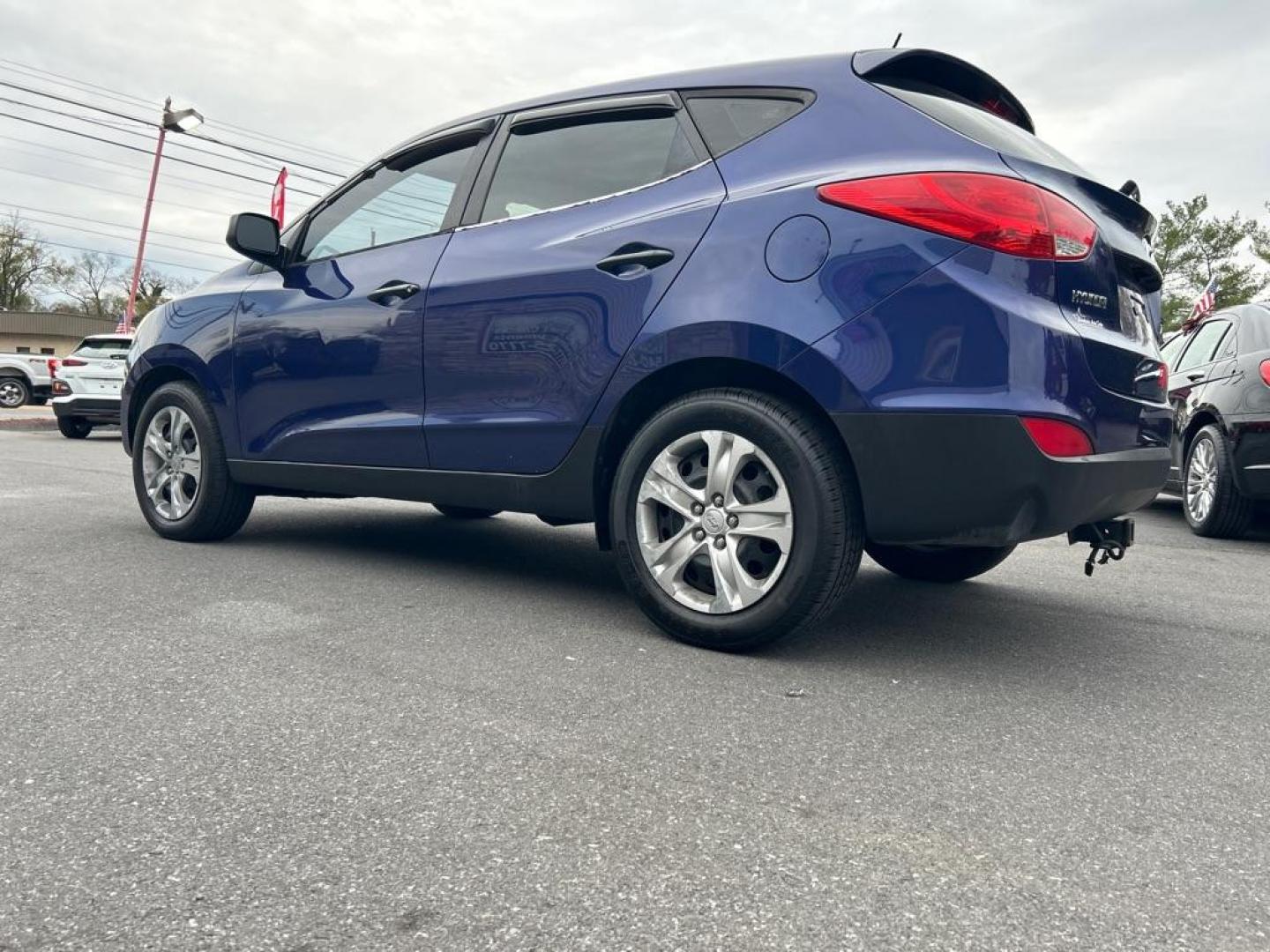 2010 BLUE HYUNDAI TUCSON GLS (KM8JT3AC6AU) with an 2.4L engine, Automatic transmission, located at 2514 Williamson Rd NE, Roanoke, VA, 24012, (540) 265-7770, 37.294636, -79.936249 - Photo#2