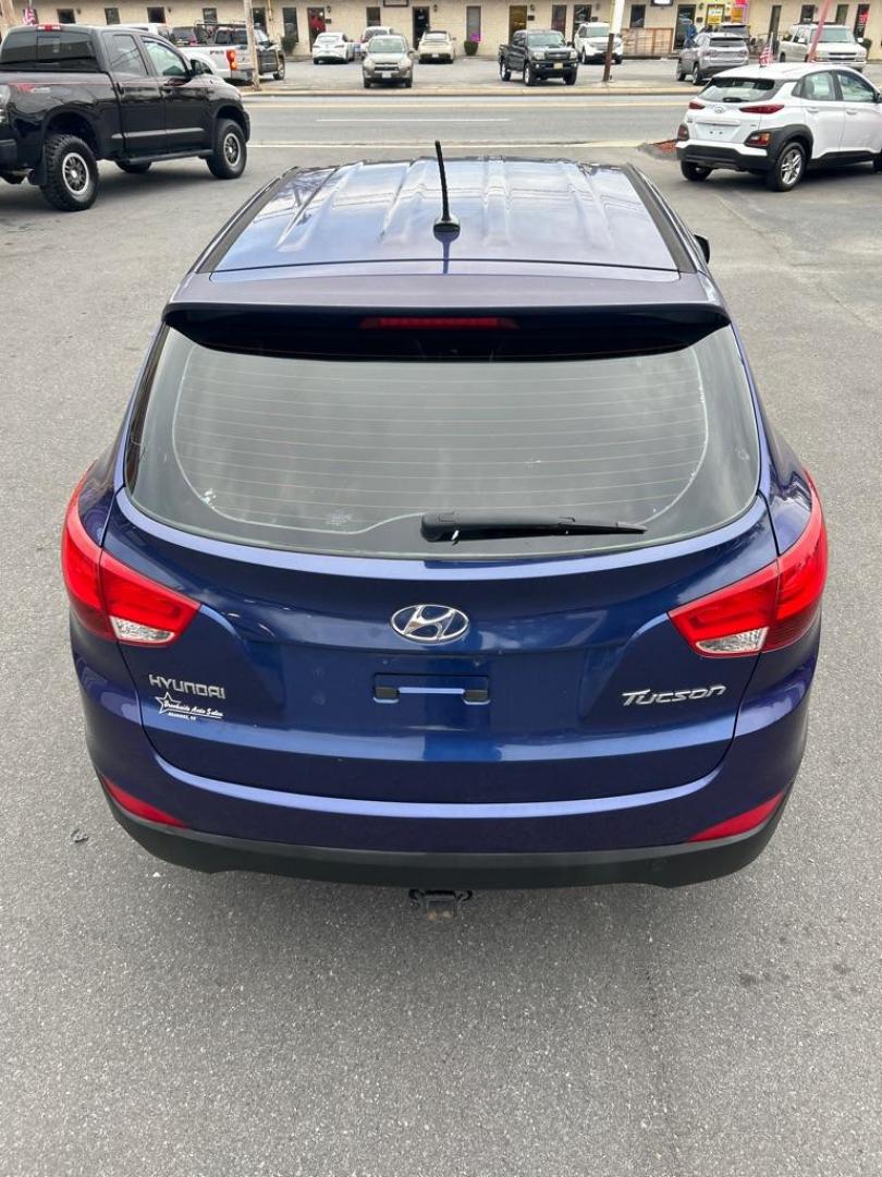 2010 BLUE HYUNDAI TUCSON GLS (KM8JT3AC6AU) with an 2.4L engine, Automatic transmission, located at 2514 Williamson Rd NE, Roanoke, VA, 24012, (540) 265-7770, 37.294636, -79.936249 - Photo#3