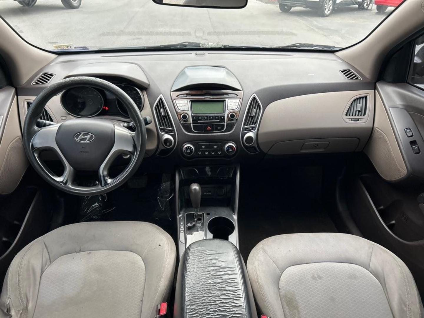 2010 BLUE HYUNDAI TUCSON GLS (KM8JT3AC6AU) with an 2.4L engine, Automatic transmission, located at 2514 Williamson Rd NE, Roanoke, VA, 24012, (540) 265-7770, 37.294636, -79.936249 - Photo#7