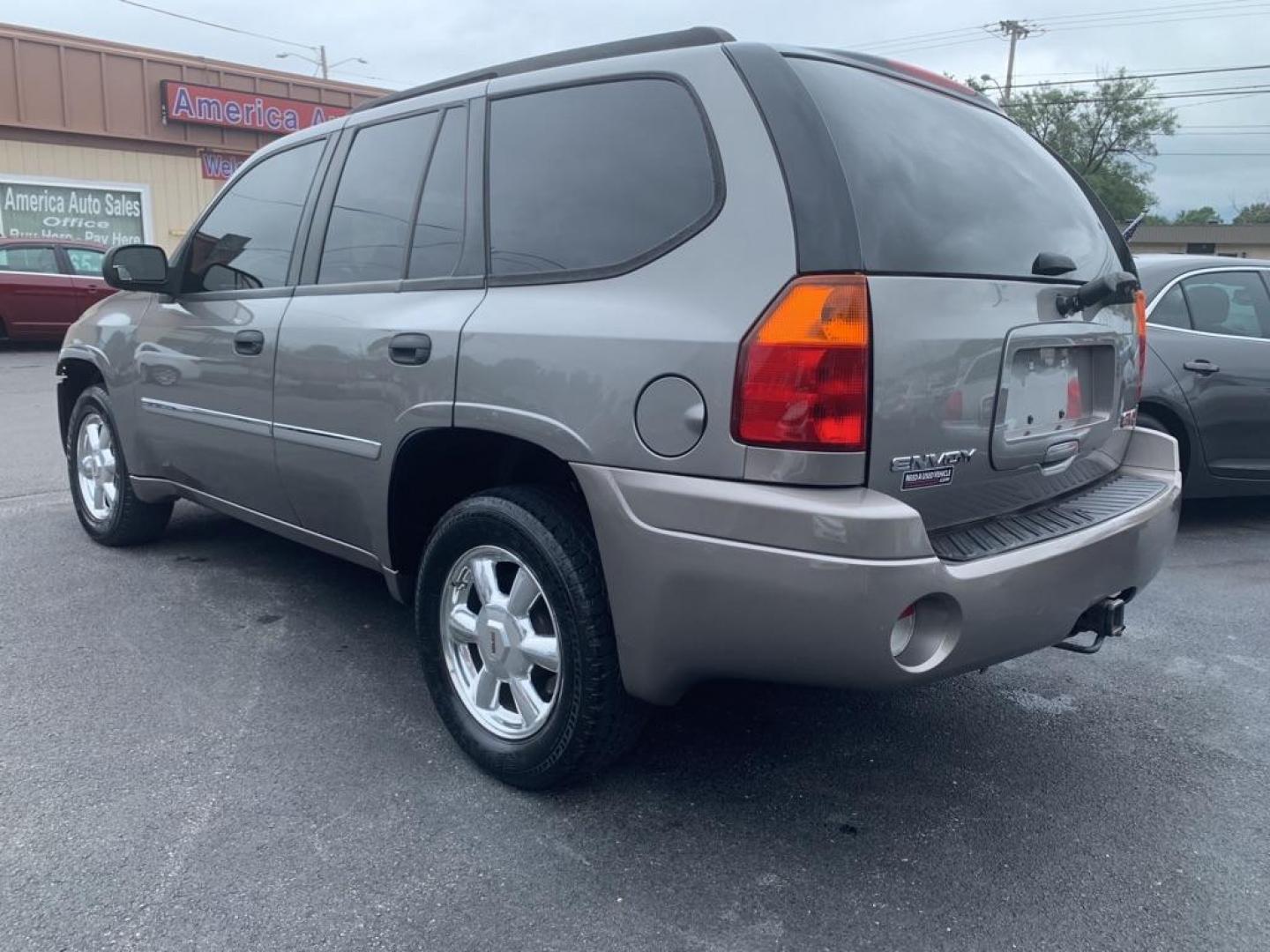 2007 GRAY GMC ENVOY (1GKDT13S172) with an 4.2L engine, Automatic transmission, located at 2514 Williamson Rd NE, Roanoke, VA, 24012, (540) 265-7770, 37.294636, -79.936249 - This vehicle qualifies for No Credit Check Financing for $7450 with $1800 down payment at 26.9 APR, OR Price of $6700 is with one of our outside lending intituions, click now to Apply!!! All Clean Title Vehicles (no Salvaged or - Photo#3