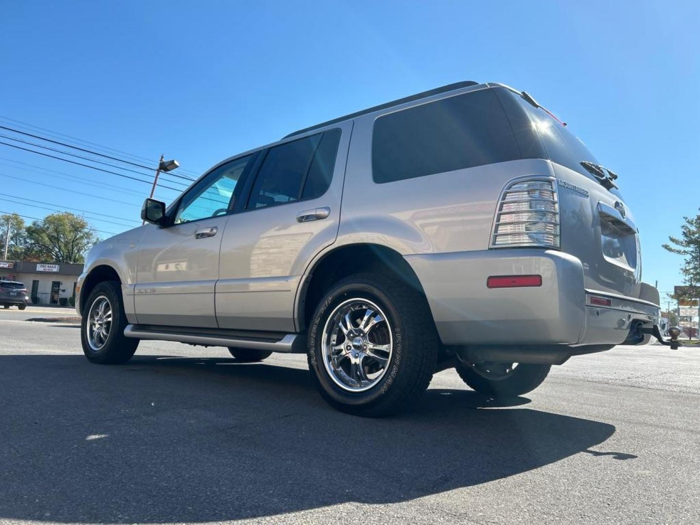 2008 SILVER MERCURY MOUNTAINEER LUXURY (4M2EU47E08U) with an 4.0L engine, Automatic transmission, located at 2514 Williamson Rd NE, Roanoke, VA, 24012, (540) 265-7770, 37.294636, -79.936249 - NO CREDIT CHECK FINANCING WITH ONLY $1800 DOWN PAYMENT!!!! Check out our website www.needausedvehicle.com for our No Credit Check/ In House Financing options!! No Credit Check Available!!! In House Financing Available!!! All Clean Title Vehicles (no Salvaged or flooded vehicles ever on our lot)! - Photo#2