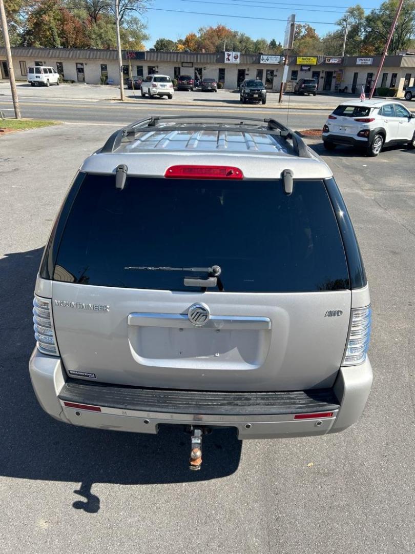 2008 SILVER MERCURY MOUNTAINEER LUXURY (4M2EU47E08U) with an 4.0L engine, Automatic transmission, located at 2514 Williamson Rd NE, Roanoke, VA, 24012, (540) 265-7770, 37.294636, -79.936249 - NO CREDIT CHECK FINANCING WITH ONLY $1800 DOWN PAYMENT!!!! Check out our website www.needausedvehicle.com for our No Credit Check/ In House Financing options!! No Credit Check Available!!! In House Financing Available!!! All Clean Title Vehicles (no Salvaged or flooded vehicles ever on our lot)! - Photo#3