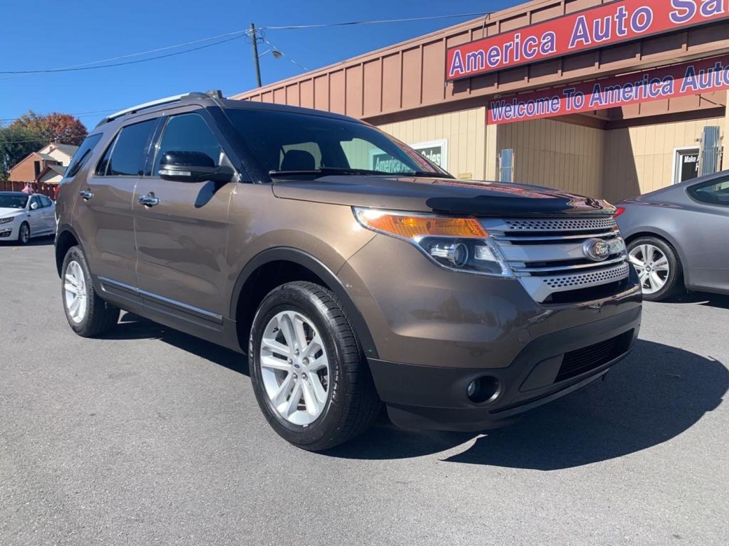 2015 BROWN FORD EXPLORER XLT (1FM5K8D81FG) with an 3.5L engine, Automatic transmission, located at 2514 Williamson Rd NE, Roanoke, VA, 24012, (540) 265-7770, 37.294636, -79.936249 - Photo#1