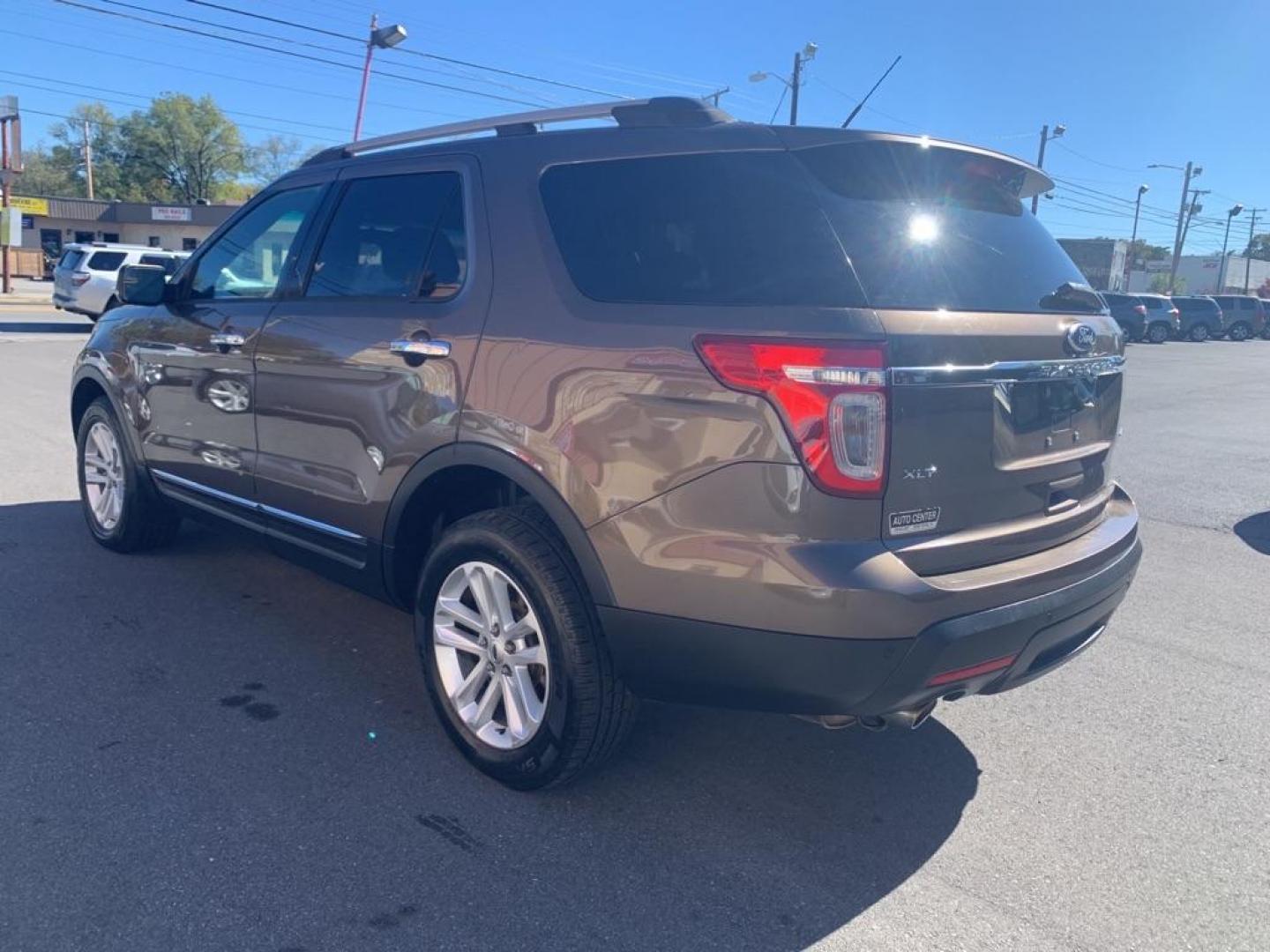 2015 BROWN FORD EXPLORER XLT (1FM5K8D81FG) with an 3.5L engine, Automatic transmission, located at 2514 Williamson Rd NE, Roanoke, VA, 24012, (540) 265-7770, 37.294636, -79.936249 - Photo#3