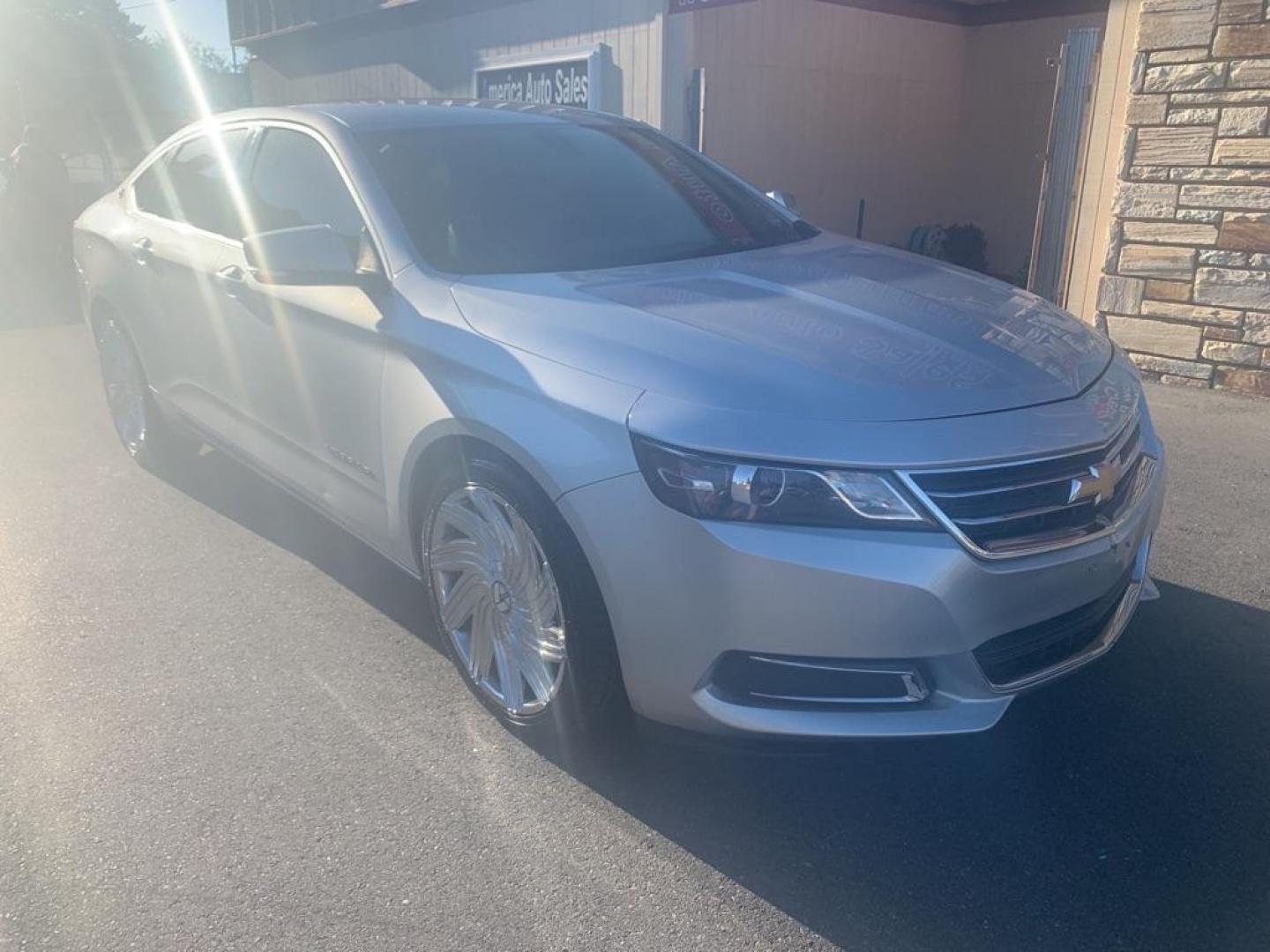 2017 SILVER CHEVROLET IMPALA LT (2G1105SA9H9) with an 2.5L engine, Automatic transmission, located at 2514 Williamson Rd NE, Roanoke, VA, 24012, (540) 265-7770, 37.294636, -79.936249 - Photo#1