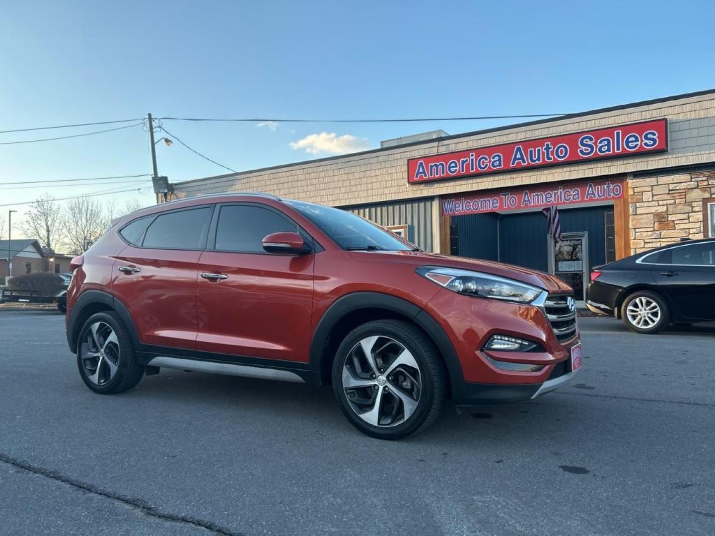 2017 ORANGE HYUNDAI TUCSON LIMITED (KM8J3CA20HU) with an 1.6L engine, Automatic transmission, located at 2514 Williamson Rd NE, Roanoke, VA, 24012, (540) 265-7770, 37.294636, -79.936249 - Photo#0