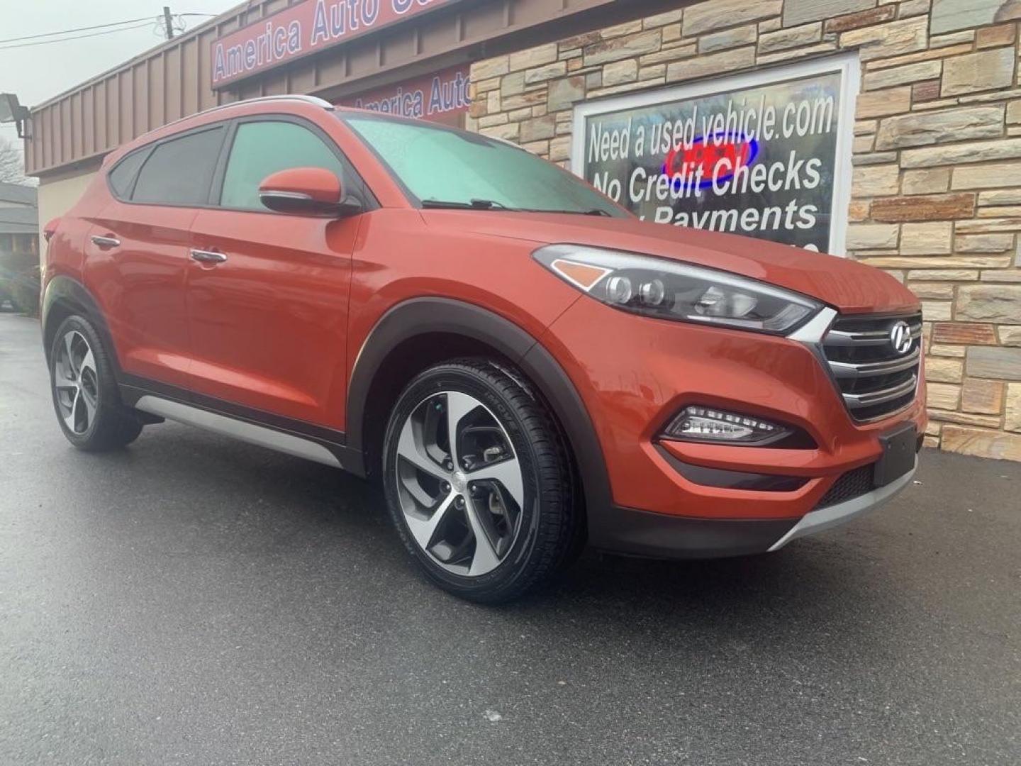 2017 ORANGE HYUNDAI TUCSON LIMITED (KM8J3CA20HU) with an 1.6L engine, Automatic transmission, located at 2514 Williamson Rd NE, Roanoke, VA, 24012, (540) 265-7770, 37.294636, -79.936249 - Photo#1