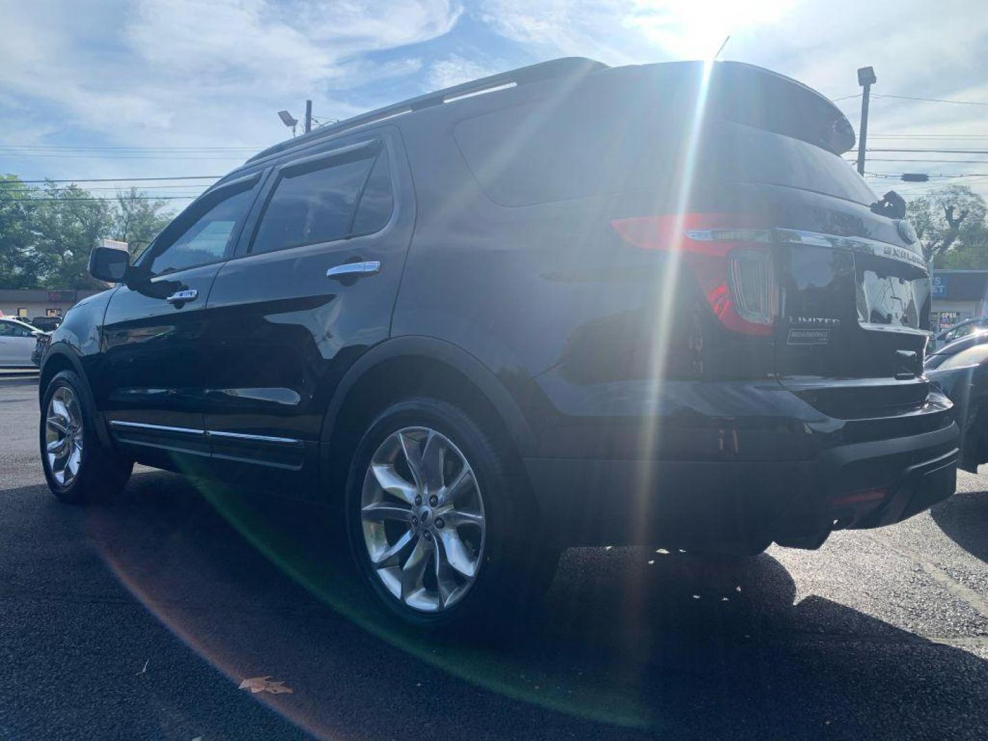 2014 BROWN FORD EXPLORER LIMITED (1FM5K8F8XEG) with an 3.5L engine, Automatic transmission, located at 2514 Williamson Rd NE, Roanoke, VA, 24012, (540) 265-7770, 37.294636, -79.936249 - Photo#1