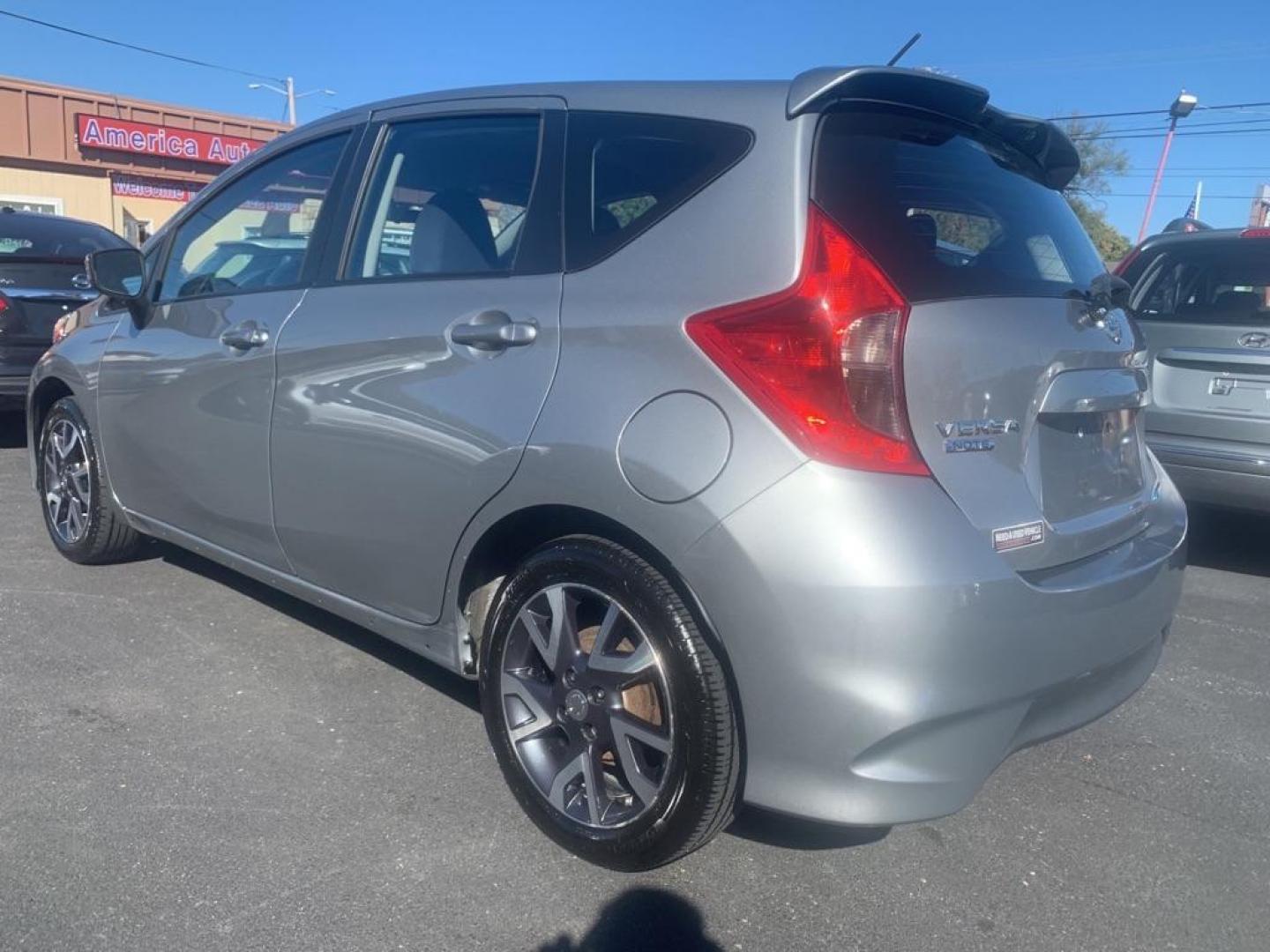 2015 GRAY NISSAN VERSA NOTE S (3N1CE2CP9FL) with an 1.6L engine, Continuously Variable transmission, located at 2514 Williamson Rd NE, Roanoke, VA, 24012, (540) 265-7770, 37.294636, -79.936249 - NO CREDIT CHECK FINANCING WITH ONLY $2000 DOWN PAYMENT!!! Check out our website www.needausedvehicle.com for our No Credit Check/ In House Financing options!! No Credit Check Available!!! In House Financing Available!!! All Clean Title Vehicles (no Salvaged or flooded vehicles ever on our lot)!! - Photo#3