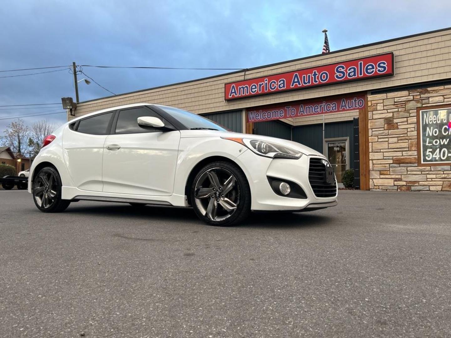 2015 WHITE HYUNDAI VELOSTER TURBO (KMHTC6AE0FU) with an 1.6L engine, Automatic transmission, located at 2514 Williamson Rd NE, Roanoke, VA, 24012, (540) 265-7770, 37.294636, -79.936249 - NO CREDIT CHECK FINANCING WITH ONLY $2700 DOWN PAYMENT!!!! Check out our website www.needausedvehicle.com for our No Credit Check/ In House Financing options!! No Credit Check Available!!! In House Financing Available!!! All Clean Title Vehicles (no Salvaged or flooded vehicles ever on our lot)! - Photo#0