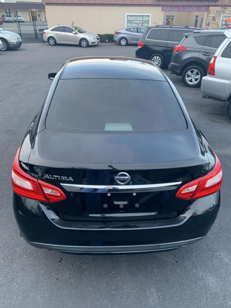 2016 BLACK NISSAN ALTIMA 2.5 (1N4AL3AP6GN) with an 2.5L engine, Continuously Variable transmission, located at 2514 Williamson Rd NE, Roanoke, VA, 24012, (540) 265-7770, 37.294636, -79.936249 - Photo#4