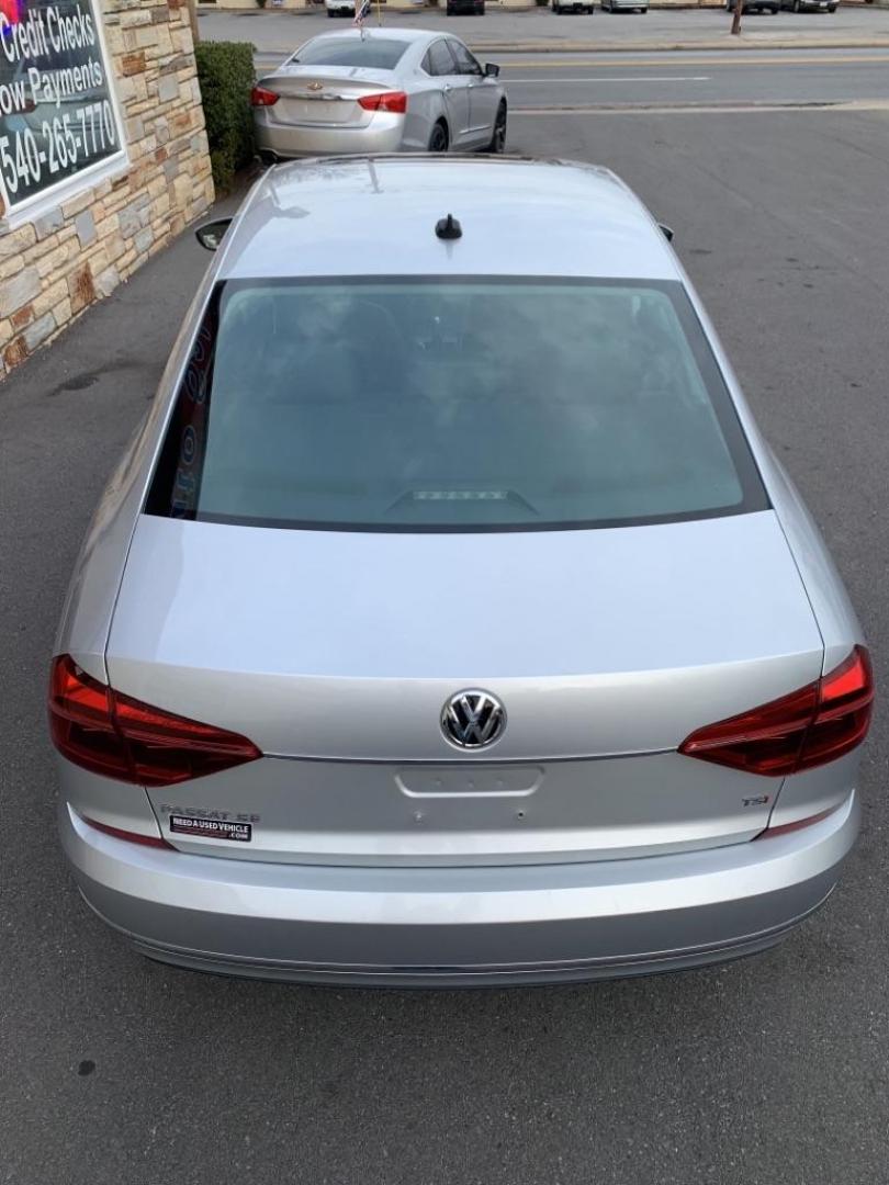 2017 SILVER VOLKSWAGEN PASSAT SE (1VWBT7A32HC) with an 1.8L engine, Automatic transmission, located at 2514 Williamson Rd NE, Roanoke, VA, 24012, (540) 265-7770, 37.294636, -79.936249 - Photo#4