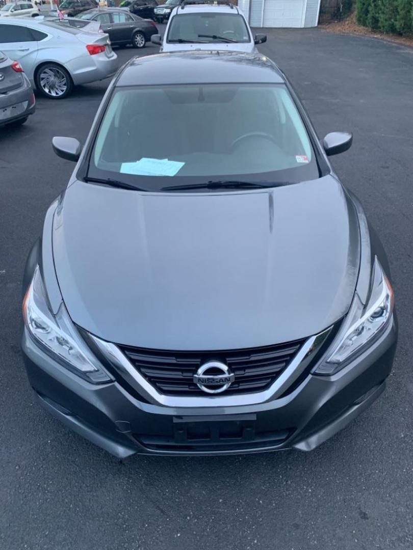 2018 GRAY NISSAN ALTIMA 2.5 SV (1N4AL3AP8JC) with an 2.5L engine, Continuously Variable transmission, located at 2514 Williamson Rd NE, Roanoke, VA, 24012, (540) 265-7770, 37.294636, -79.936249 - Photo#2