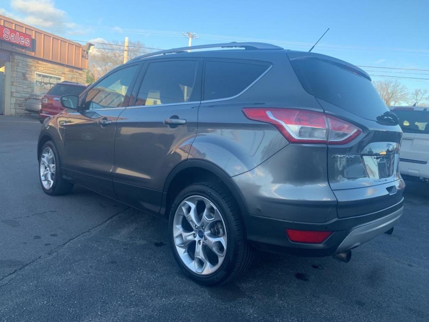 2013 GRAY FORD ESCAPE TITANIUM (1FMCU9J91DU) with an 2.0L engine, Automatic transmission, located at 2514 Williamson Rd NE, Roanoke, VA, 24012, (540) 265-7770, 37.294636, -79.936249 - Photo#3