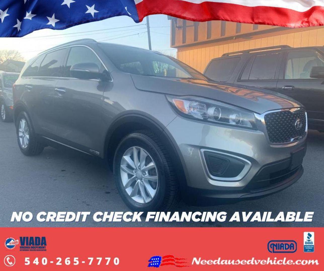 2017 GRAY KIA SORENTO LX (5XYPGDA59HG) with an 3.3L engine, Automatic transmission, located at 2514 Williamson Rd NE, Roanoke, VA, 24012, (540) 265-7770, 37.294636, -79.936249 - Photo#0