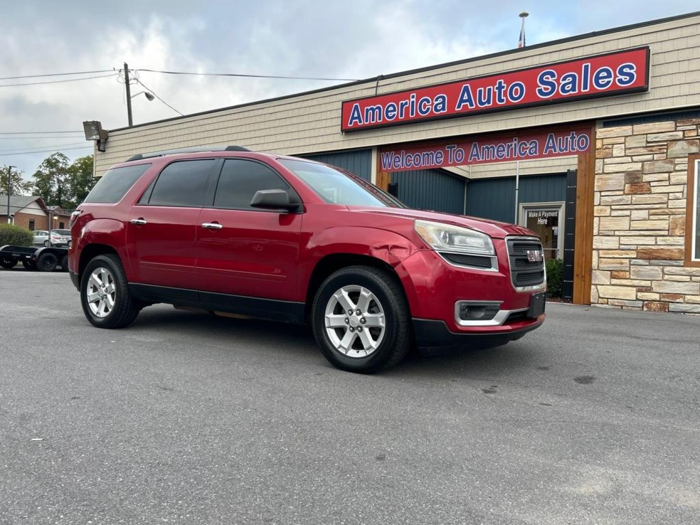 2014 RED GMC ACADIA SLE (1GKKVPKD8EJ) with an 3.6L engine, Automatic transmission, located at 2514 Williamson Rd NE, Roanoke, VA, 24012, (540) 265-7770, 37.294636, -79.936249 - Photo#0