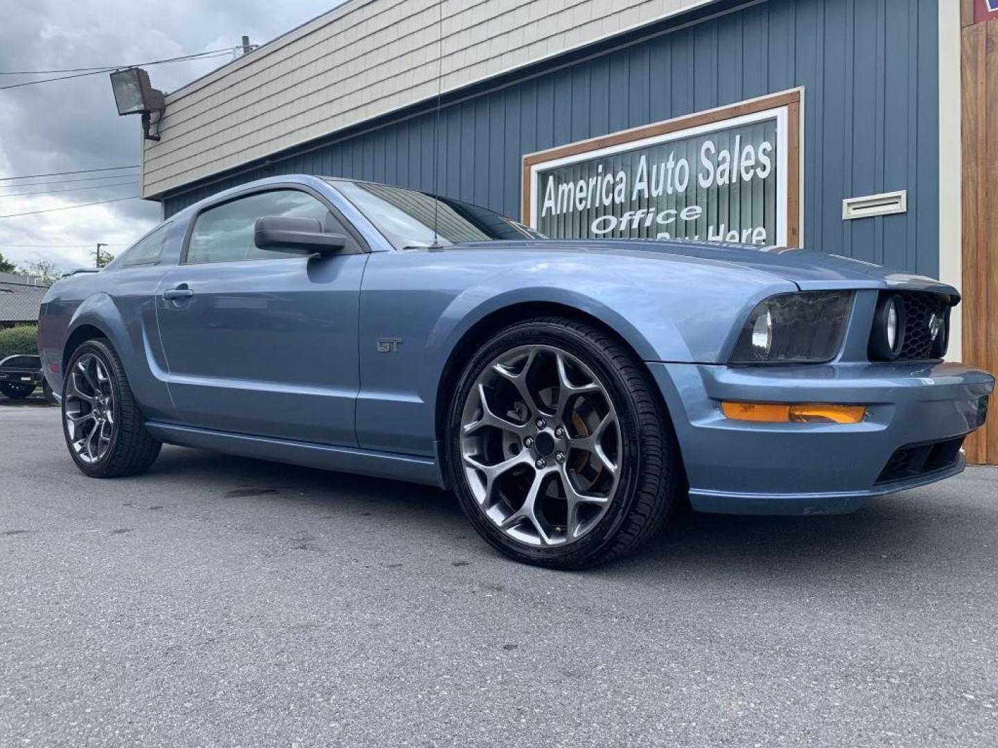 2005 BLUE FORD MUSTANG GT (1ZVFT82H355) with an 4.6L engine, Automatic transmission, located at 2514 Williamson Rd NE, Roanoke, VA, 24012, (540) 265-7770, 37.294636, -79.936249 - Photo#0