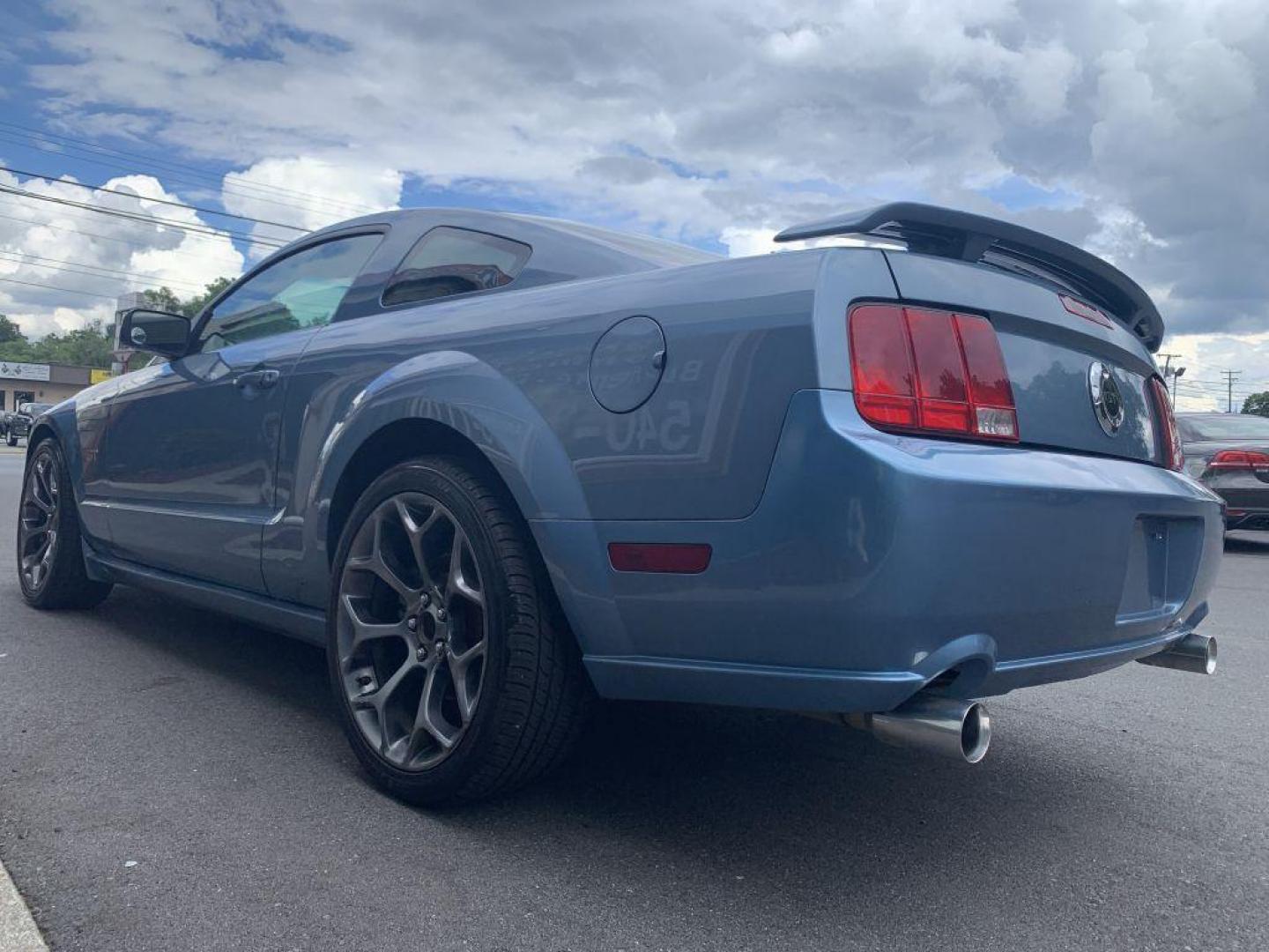 2005 BLUE FORD MUSTANG GT (1ZVFT82H355) with an 4.6L engine, Automatic transmission, located at 2514 Williamson Rd NE, Roanoke, VA, 24012, (540) 265-7770, 37.294636, -79.936249 - Photo#1