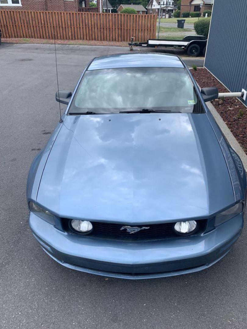 2005 BLUE FORD MUSTANG GT (1ZVFT82H355) with an 4.6L engine, Automatic transmission, located at 2514 Williamson Rd NE, Roanoke, VA, 24012, (540) 265-7770, 37.294636, -79.936249 - Photo#6