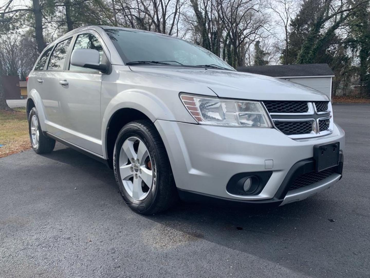 2011 SILVER DODGE JOURNEY MAINSTREET (3D4PH1FG2BT) with an 3.6L engine, Automatic transmission, located at 2514 Williamson Rd NE, Roanoke, VA, 24012, (540) 265-7770, 37.294636, -79.936249 - Photo#0