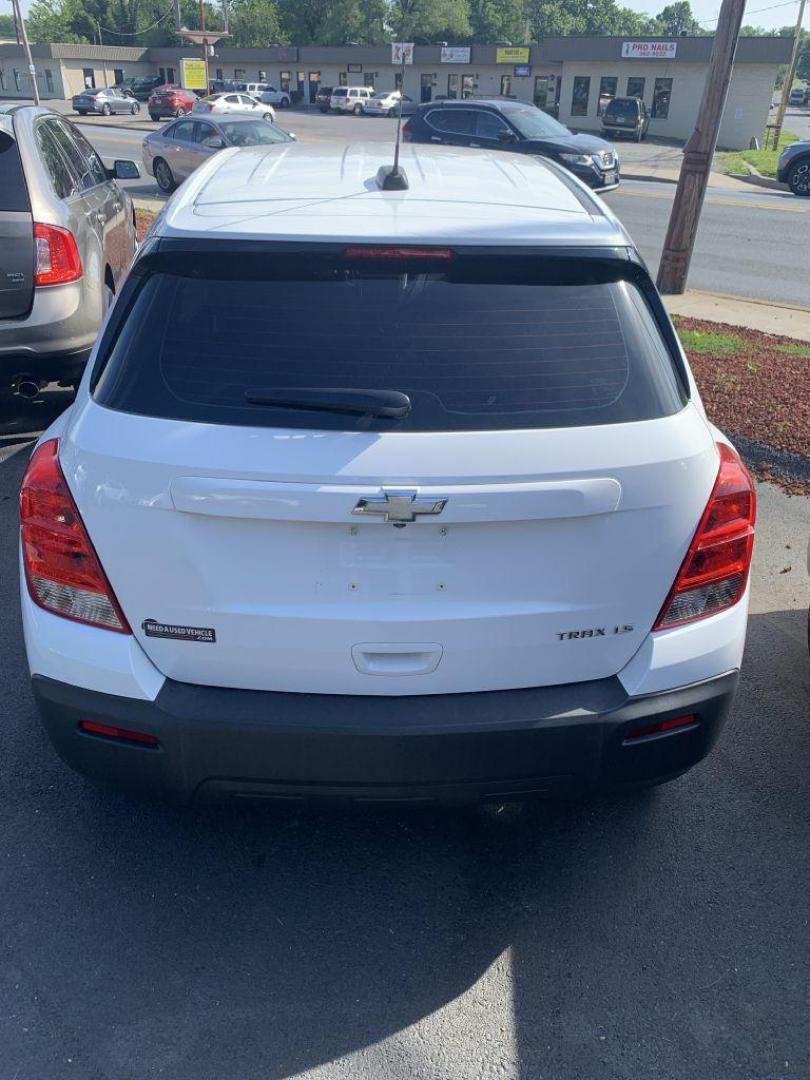 2016 WHITE CHEVROLET TRAX LS (3GNCJKSB9GL) with an 1.4L engine, Automatic transmission, located at 2514 Williamson Rd NE, Roanoke, VA, 24012, (540) 265-7770, 37.294636, -79.936249 - NO CREDIT CHECK FINANCING WITH ONLY $2300 DOWN PAYMENT!!!! Check out our website www.needausedvehicle.com for our No Credit Check/ In House Financing options!! No Credit Check Available!!! In House Financing Available!!! All Clean Title Vehicles (no Salvaged or flooded vehicles ever on our lot)! - Photo#12