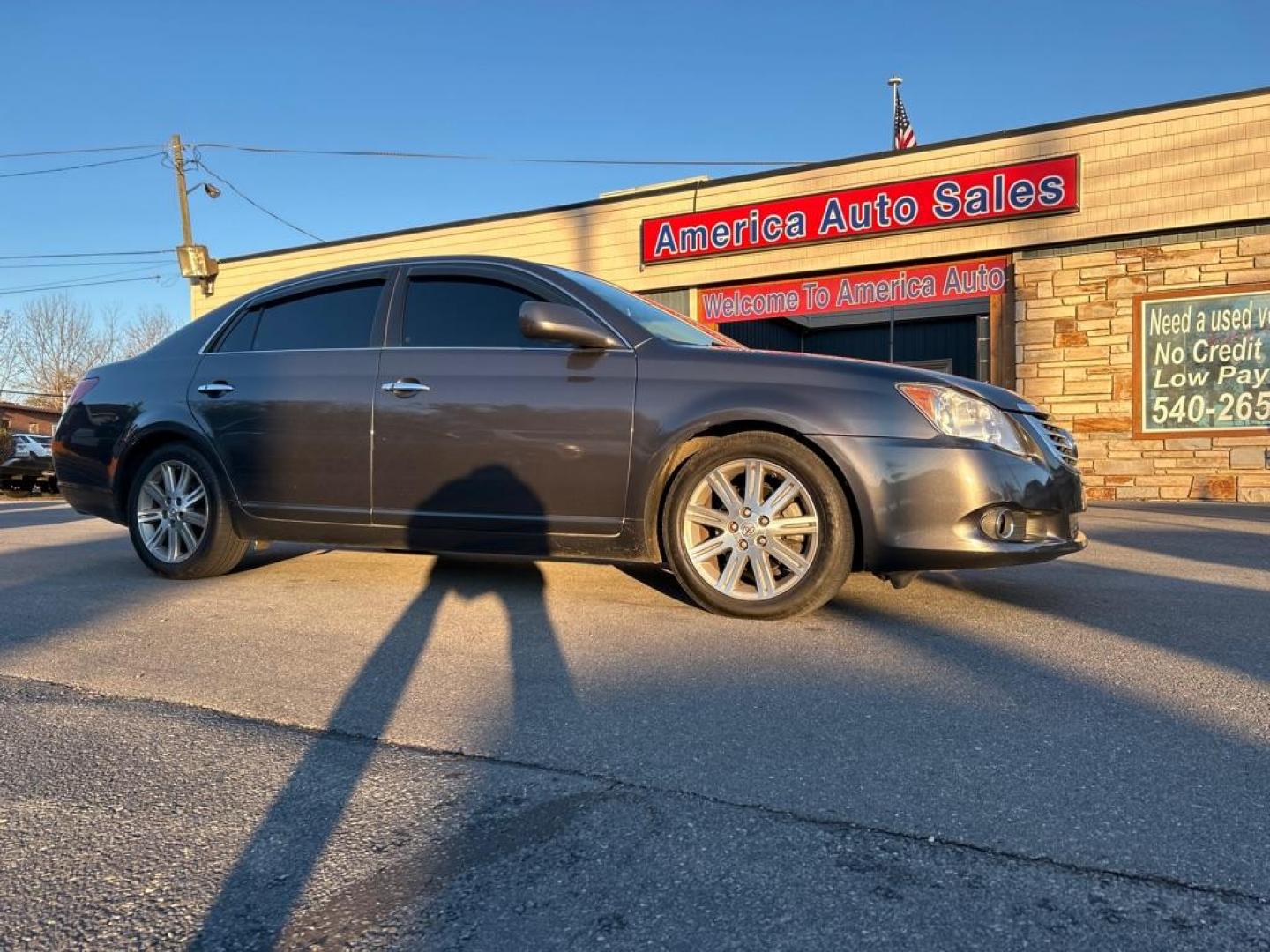 2009 GRAY TOYOTA AVALON XL (4T1BK36B99U) with an 3.5L engine, Automatic transmission, located at 2514 Williamson Rd NE, Roanoke, VA, 24012, (540) 265-7770, 37.294636, -79.936249 - NO CREDIT CHECK FINANCING WITH ONLY $2300 DOWN PAYMENT!!! Check out our website www.needausedvehicle.com for our No Credit Check/ In House Financing options!! No Credit Check Available!!! In House Financing Available!!! All Clean Title Vehicles (no Salvaged or flooded vehicles ever on our lot)!! - Photo#0