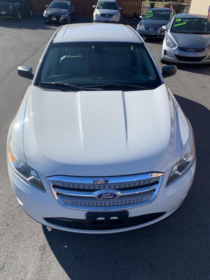 2011 WHITE FORD TAURUS SE (1FAHP2DW0BG) with an 3.5L engine, Automatic transmission, located at 2514 Williamson Rd NE, Roanoke, VA, 24012, (540) 265-7770, 37.294636, -79.936249 - Photo#2