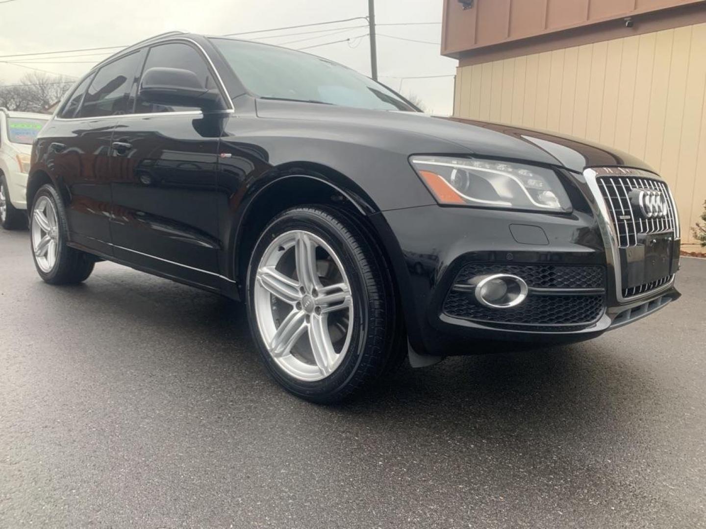 2012 BLACK AUDI Q5 PREMIUM PLUS (WA1DKAFP8CA) with an 3.2L engine, Automatic transmission, located at 2514 Williamson Rd NE, Roanoke, VA, 24012, (540) 265-7770, 37.294636, -79.936249 - Photo#1