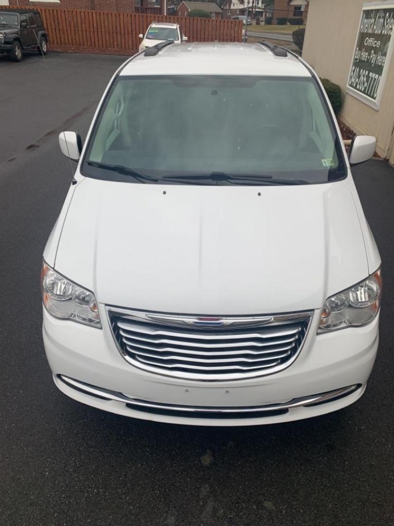 2015 WHITE CHRYSLER TOWN and COUNTRY TOURING (2C4RC1BG5FR) with an 3.6L engine, Automatic transmission, located at 2514 Williamson Rd NE, Roanoke, VA, 24012, (540) 265-7770, 37.294636, -79.936249 - NO CREDIT CHECK FINANCING WITH ONLY $2800 DOWN PAYMENT!!!! Check out our website www.needausedvehicle.com for our No Credit Check/ In House Financing options!! No Credit Check Available!!! In House Financing Available!!! All Clean Title Vehicles (no Salvaged or flooded vehicles ever on our lot)! - Photo#2