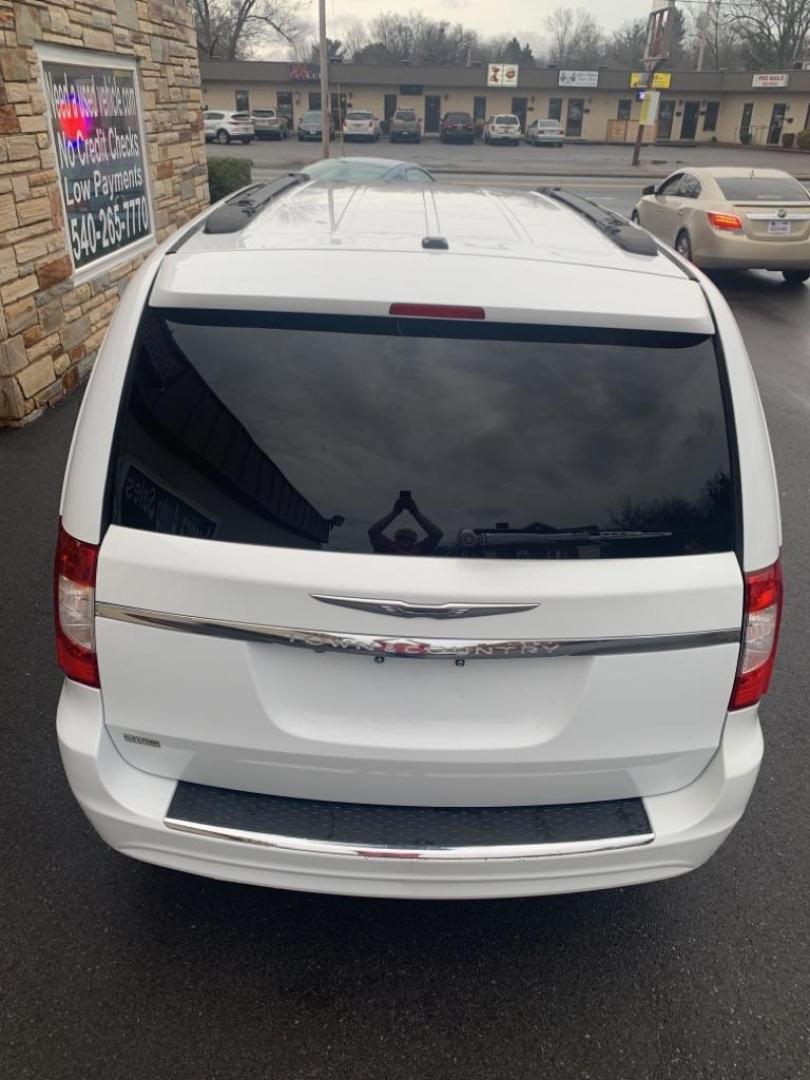 2015 WHITE CHRYSLER TOWN and COUNTRY TOURING (2C4RC1BG5FR) with an 3.6L engine, Automatic transmission, located at 2514 Williamson Rd NE, Roanoke, VA, 24012, (540) 265-7770, 37.294636, -79.936249 - NO CREDIT CHECK FINANCING WITH ONLY $2800 DOWN PAYMENT!!!! Check out our website www.needausedvehicle.com for our No Credit Check/ In House Financing options!! No Credit Check Available!!! In House Financing Available!!! All Clean Title Vehicles (no Salvaged or flooded vehicles ever on our lot)! - Photo#4