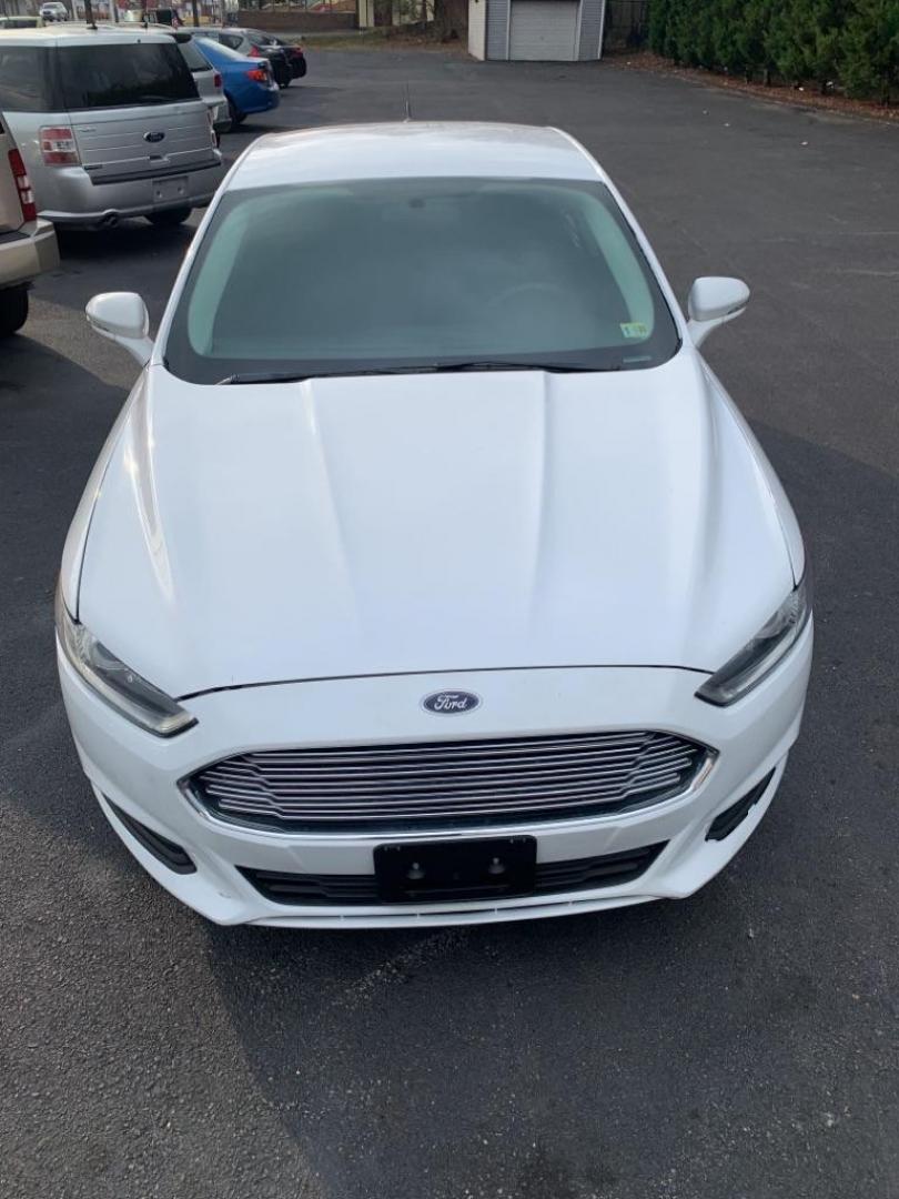 2016 WHITE FORD FUSION SE (1FA6P0HD8G5) with an 1.5L engine, Automatic transmission, located at 2514 Williamson Rd NE, Roanoke, VA, 24012, (540) 265-7770, 37.294636, -79.936249 - Photo#2