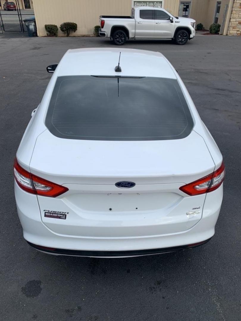 2016 WHITE FORD FUSION SE (1FA6P0HD8G5) with an 1.5L engine, Automatic transmission, located at 2514 Williamson Rd NE, Roanoke, VA, 24012, (540) 265-7770, 37.294636, -79.936249 - Photo#4