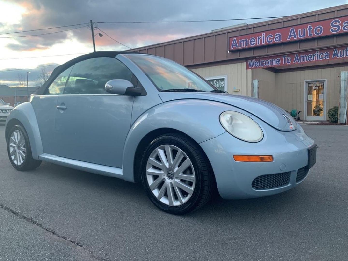 2010 BLUE VOLKSWAGEN NEW BEETLE (3VWRW3AL0AM) with an 2.5L engine, Automatic transmission, located at 2514 Williamson Rd NE, Roanoke, VA, 24012, (540) 265-7770, 37.294636, -79.936249 - Photo#1