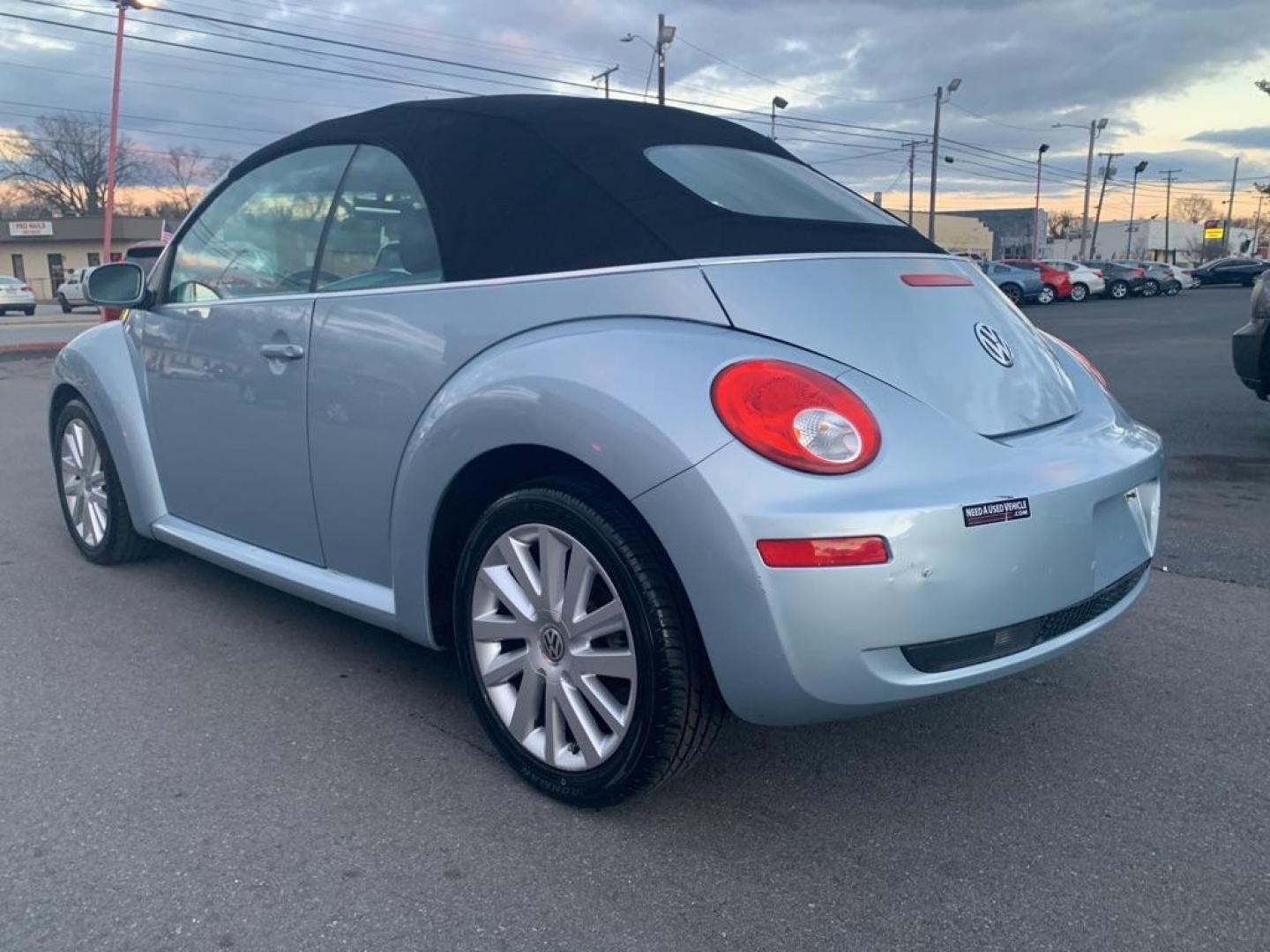 2010 BLUE VOLKSWAGEN NEW BEETLE (3VWRW3AL0AM) with an 2.5L engine, Automatic transmission, located at 2514 Williamson Rd NE, Roanoke, VA, 24012, (540) 265-7770, 37.294636, -79.936249 - Photo#3