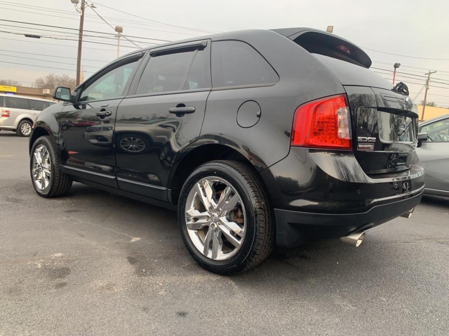 2012 BLACK FORD EDGE SEL (2FMDK4JC8CB) with an 3.5L engine, Automatic transmission, located at 2514 Williamson Rd NE, Roanoke, VA, 24012, (540) 265-7770, 37.294636, -79.936249 - Photo#2