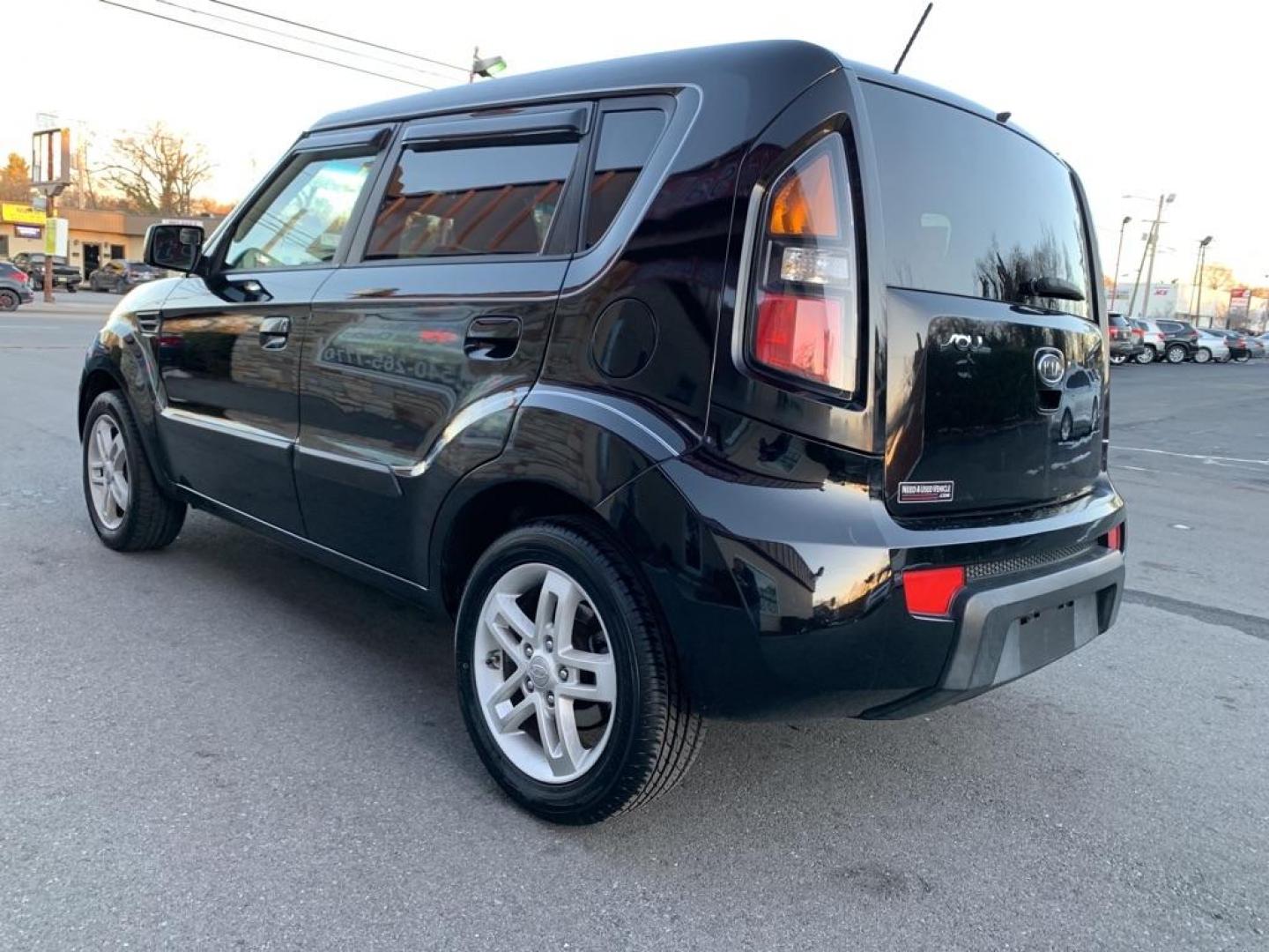 2010 BLACK KIA SOUL + (KNDJT2A26A7) with an 2.0L engine, Automatic transmission, located at 2514 Williamson Rd NE, Roanoke, VA, 24012, (540) 265-7770, 37.294636, -79.936249 - Photo#2