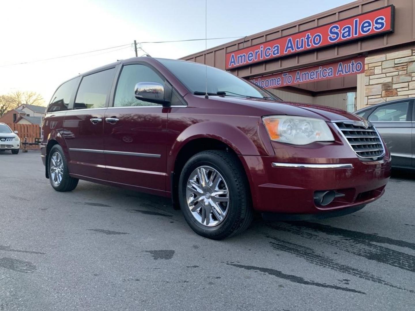 2008 RED CHRYSLER TOWN and COUNTRY LIMITED (2A8HR64X18R) with an 4.0L engine, Automatic transmission, located at 2514 Williamson Rd NE, Roanoke, VA, 24012, (540) 265-7770, 37.294636, -79.936249 - Photo#0