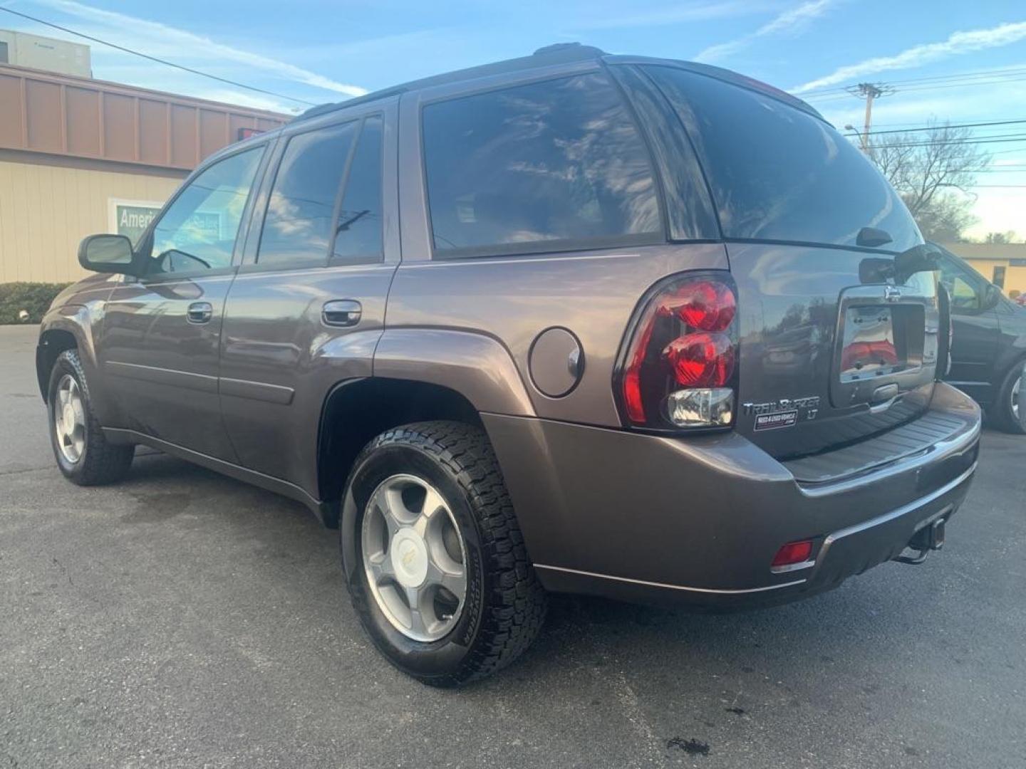 2008 GRAY CHEVROLET TRAILBLAZER LS (1GNDT13S482) with an 4.2L engine, Automatic transmission, located at 2514 Williamson Rd NE, Roanoke, VA, 24012, (540) 265-7770, 37.294636, -79.936249 - Photo#2