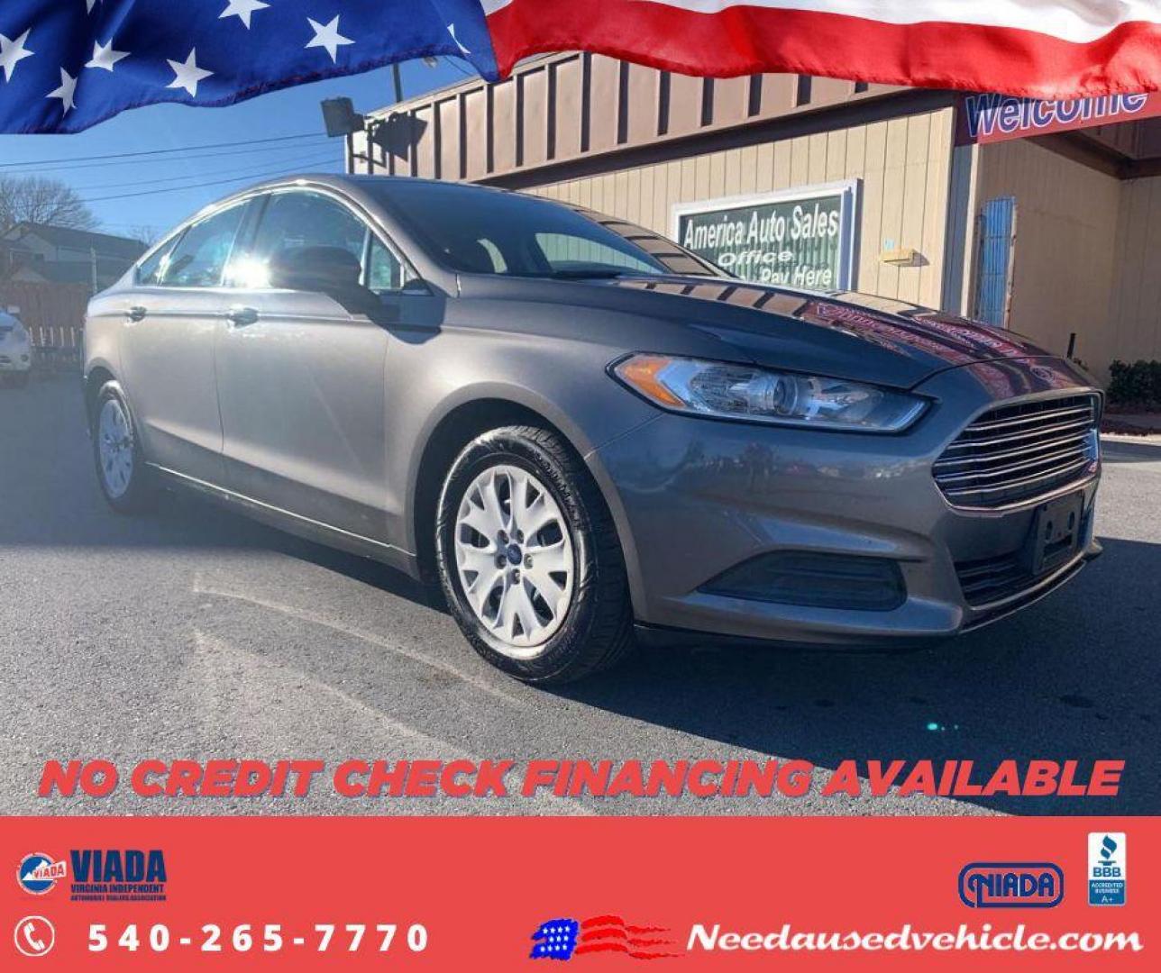 2013 GRAY FORD FUSION S (3FA6P0G75DR) with an 2.5L engine, Automatic transmission, located at 2514 Williamson Rd NE, Roanoke, VA, 24012, (540) 265-7770, 37.294636, -79.936249 - Photo#0