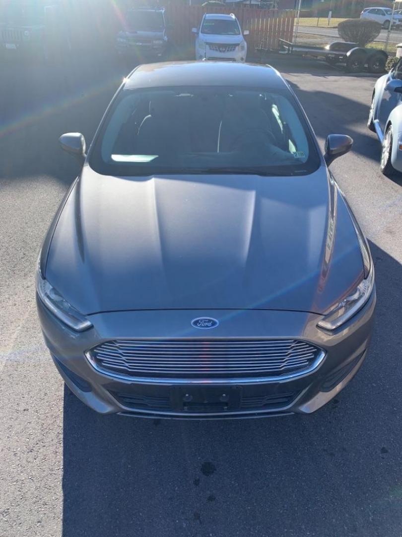 2013 GRAY FORD FUSION S (3FA6P0G75DR) with an 2.5L engine, Automatic transmission, located at 2514 Williamson Rd NE, Roanoke, VA, 24012, (540) 265-7770, 37.294636, -79.936249 - Photo#2